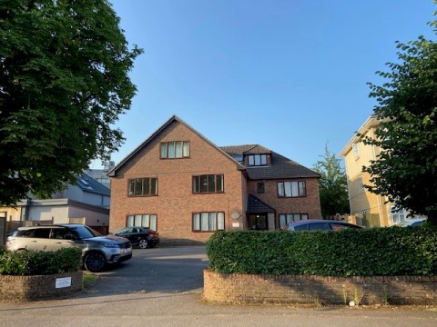 View Full Details for Chestnuts, 7 Gloucester Road, Redhill